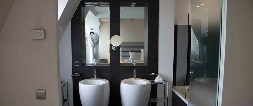 1K Hotel Paris - Bathroom