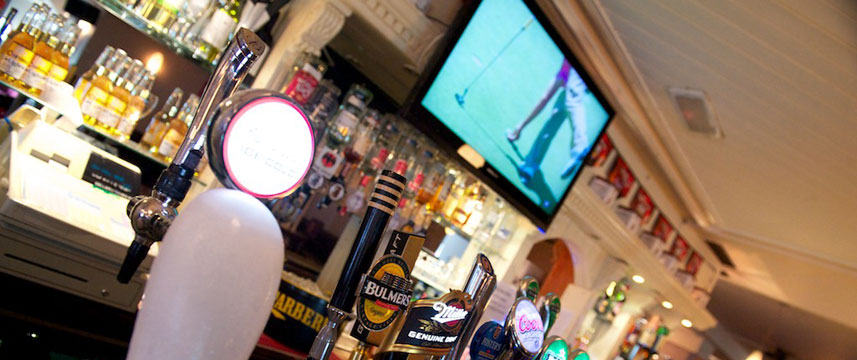 Abberley Court Hotel - Bar TV