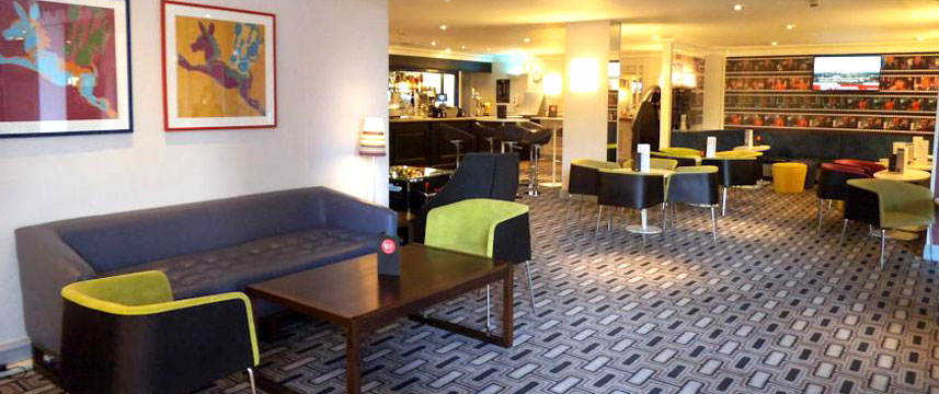 Airport Inn Gatwick - Bar Area Airport Inn Gatwick - Bar Area