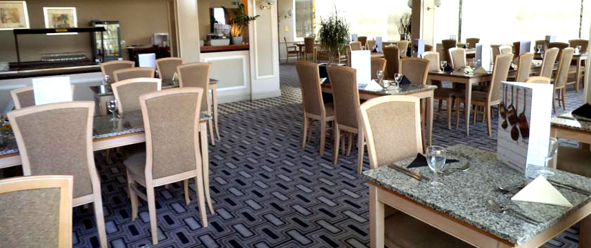 Airport Inn Gatwick - Restaurant Tables Airport Inn Gatwick - Restaurant Tables