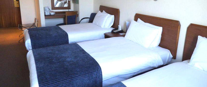 Airport Inn Gatwick - Triple Bedroom Airport Inn Gatwick - Triple Bedroom