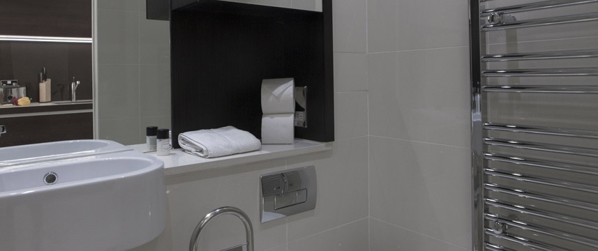 Albany House Apartments - Bathroom