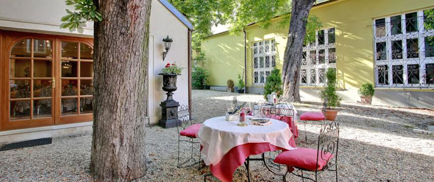 Alchymist Grand Hotel And Spa - Outside Seating Alchymist Grand Hotel And Spa - Outside Seating