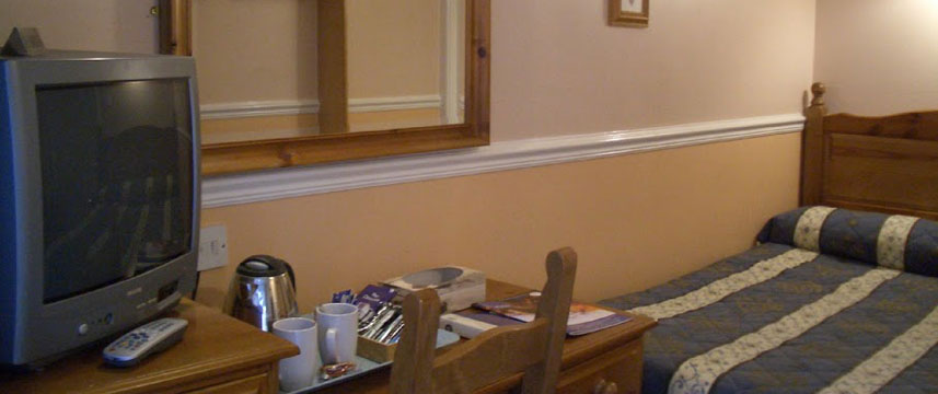 Alton Lodge Hotel - Double Bedroom Alton Lodge Hotel - Double Bedroom