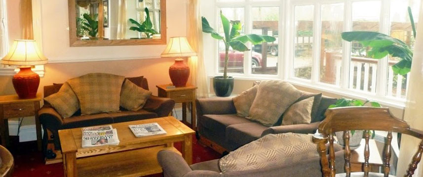 Alton Lodge Hotel - Lounge Alton Lodge Hotel - Lounge