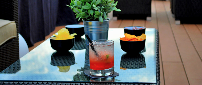 Amister Art Hotel - Terrace Cocktails