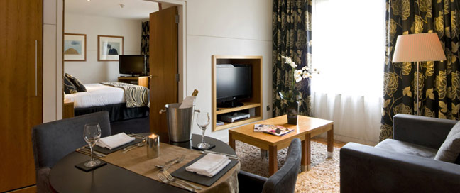 Apex City Hotel - Suite Living Area