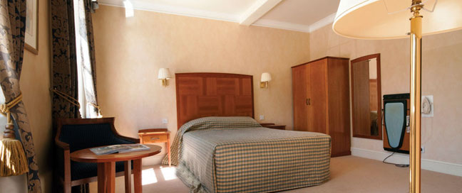 Arnos Manor Hotel - Bedroom