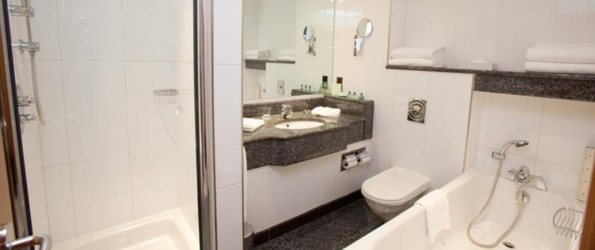 Arora International Gatwick - Bathroom Arora International Gatwick - Bathroom