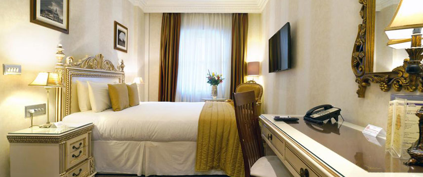 Ashburn Hotel - Queen Room