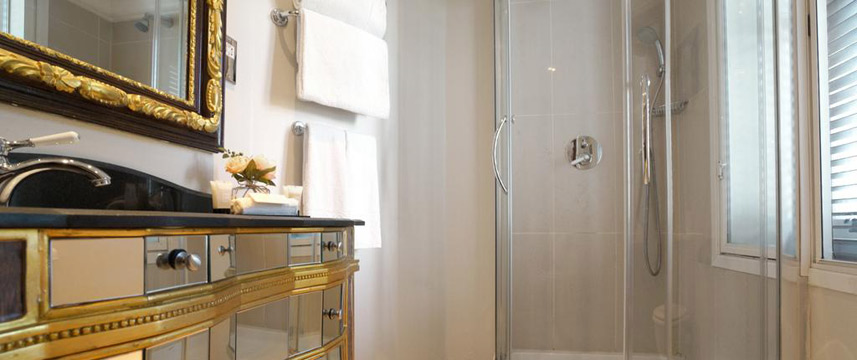 Ashburn Hotel - Shower Room