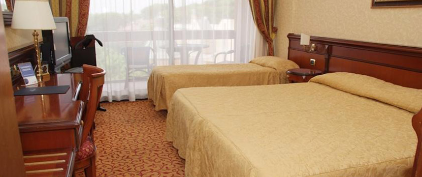 Atahotel Villa Pamphili - Triple Room Atahotel Villa Pamphili - Triple Room