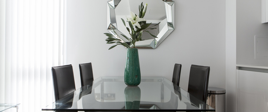 Avant Garde Apartments - Dining