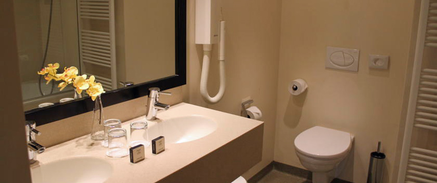 Avenue Hotel - Bathroom