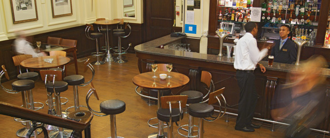 Barbican Deluxe Rooms - Bar