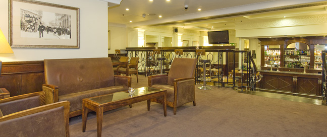 Barbican Deluxe Rooms - Bar Lounge