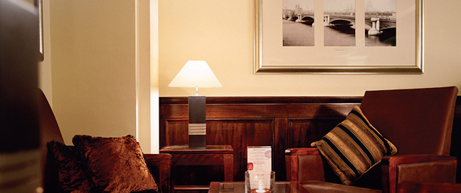 Barbican Deluxe Rooms - Bar Seating