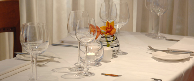 Barbican Deluxe Rooms - Table