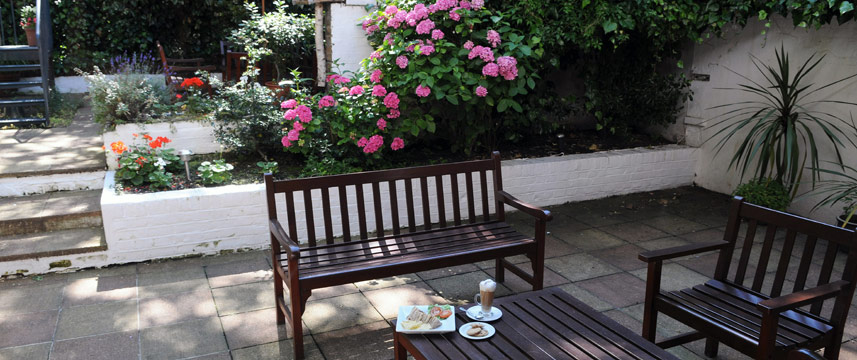 Best Western Burns Hotel - Courtyard Area Best Western Burns Hotel - Courtyard Area