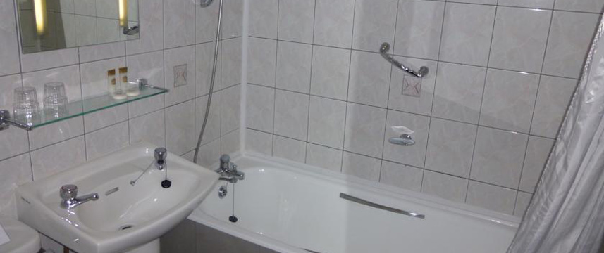 Best Western Eviston House Hotel - Bathroom Best Western Eviston House Hotel - Bathroom