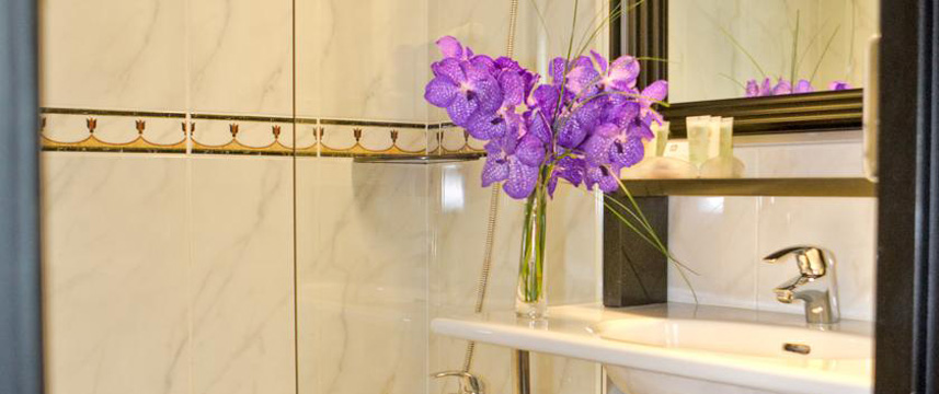 Best Western Le Patio St Antoine - Bathroom Best Western Le Patio St Antoine - Bathroom