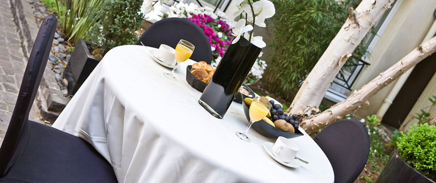 Best Western Le Patio St Antoine - Courtyard Best Western Le Patio St Antoine - Courtyard