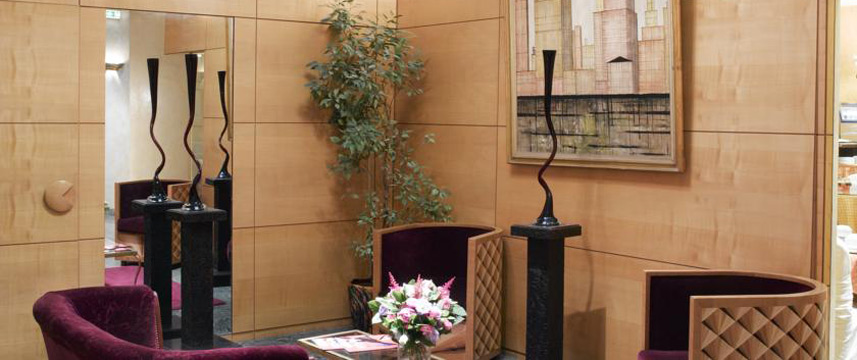 Best Western Le Patio St Antoine - Lobby Seating Best Western Le Patio St Antoine - Lobby Seating