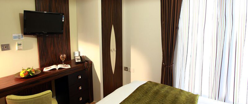 Best Western Maitrise Suites and Apartments - Desk