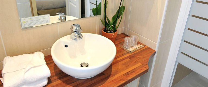 Best Western Montmarte Bathroom Sink