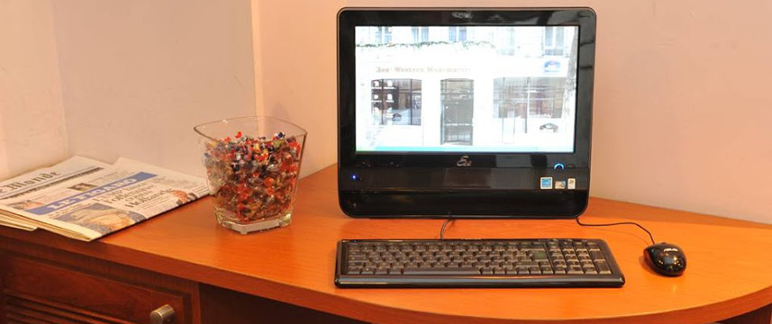 Best Western Montmarte Desk Area Best Western Montmarte Desk Area