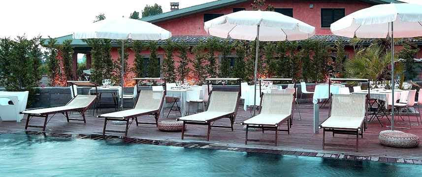 Black Hotel - Pool Seating Black Hotel - Pool Seating