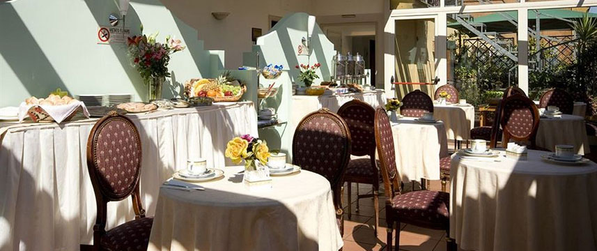 Borromeo Hotel - Outdoor Dining