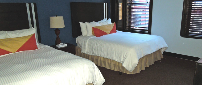 Broadway Hotel and Hostel - Triple Bedroom Broadway Hotel and Hostel - Triple Bedroom