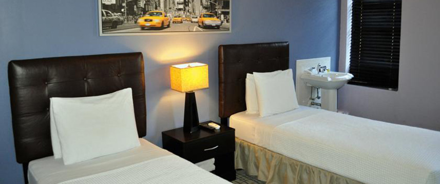 Broadway Hotel and Hostel - Twin Room Broadway Hotel and Hostel - Twin Room