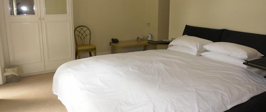 Cavalier House Hotel - Double Bedroom
