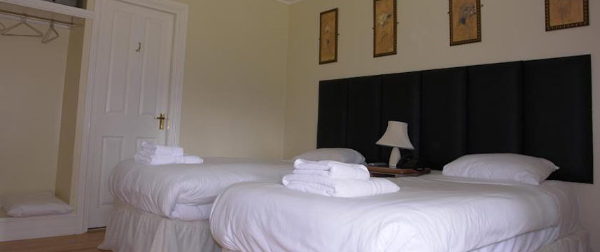 Cavalier House Hotel - Twin Bedroom