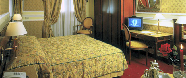 Champagne Palace Hotel - Bedroom Double