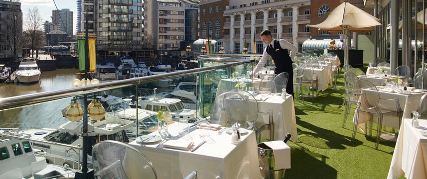 Chelsea Harbour Hotel Terrace Tables