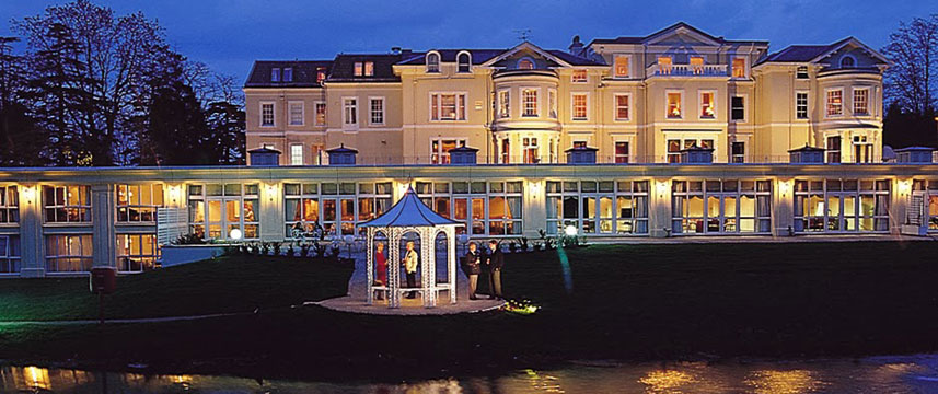 Cheltenham Park Hotel Exterior Night