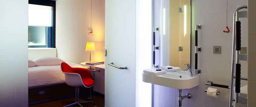 CitizenM Tower of London - Accessible Room CitizenM Tower of London - Accessible Room