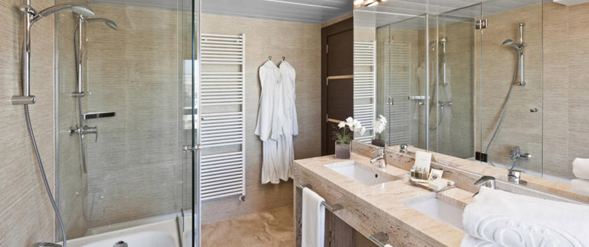 Claridge Hotel - Bathroom