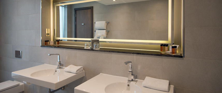 Clayton Hotel Chiswick - Hotel Bathroom Detail Clayton Hotel Chiswick - Hotel Bathroom Detail