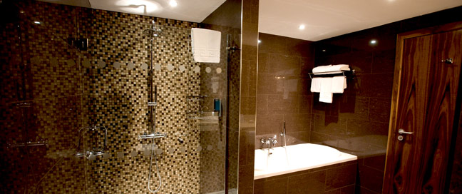Clayton Hotel Dublin Airport - Bathroom
