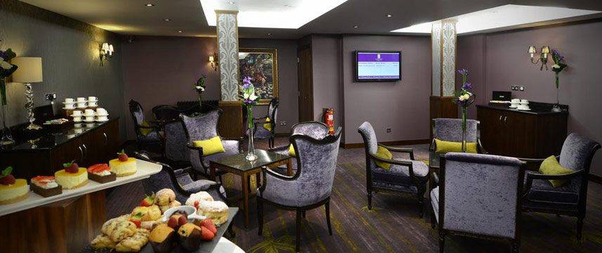 Clontarf Castle Hotel - Lounge