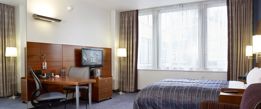 Club Quarters St Pauls - Superior Bedroom Club Quarters St Pauls - Superior Bedroom