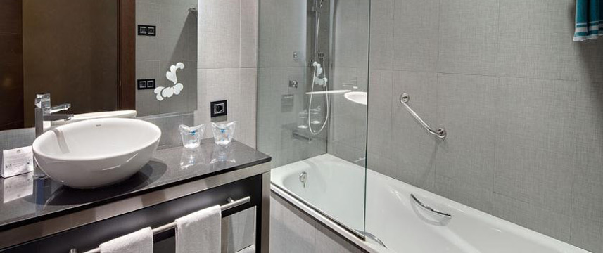 Colonial - Bath Colonial - Bath