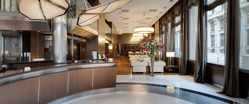 Colonial - Lobby Colonial - Lobby