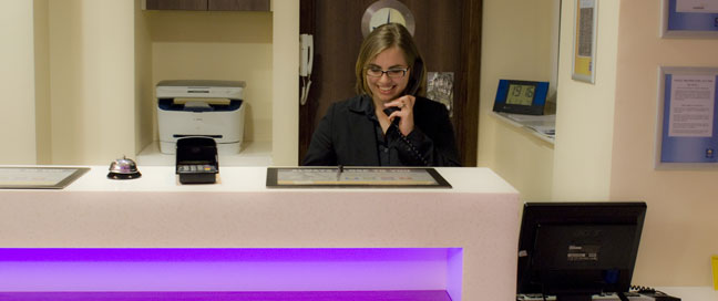 Comfort Inn Vauxhall - Reception desk Comfort Inn Vauxhall - Reception desk