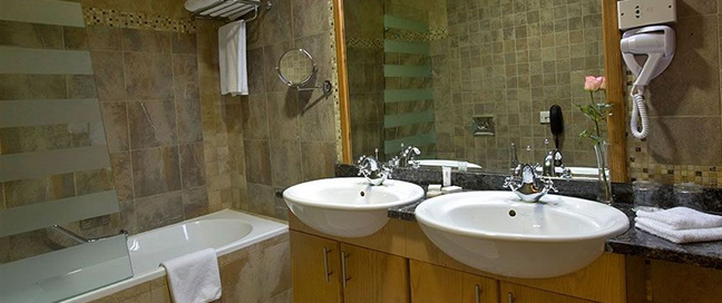 Coral Al Khoory Hotel Apartments - Bathroom