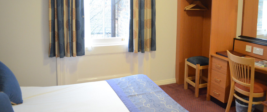 Corona Hotel - Bedroom Desk